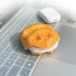 Ręcznie robione etui ochronne na słuchawki bezprzewodowe Ugly Frog do AirPods 4/Pro 3, etui z motywem dziwnej ropuchy, kompatybilne etui z motywem zwierząt, miękkie, odporne na zarysowania ochraniacze, wyjątkowy prezent - obrazek 6
